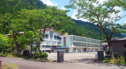 ようこそ 郡上市立和良小学校